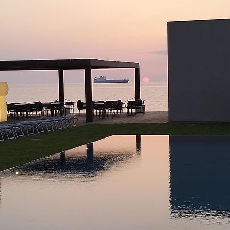 Hotel Punta Tipa تراباني المظهر الخارجي الصورة