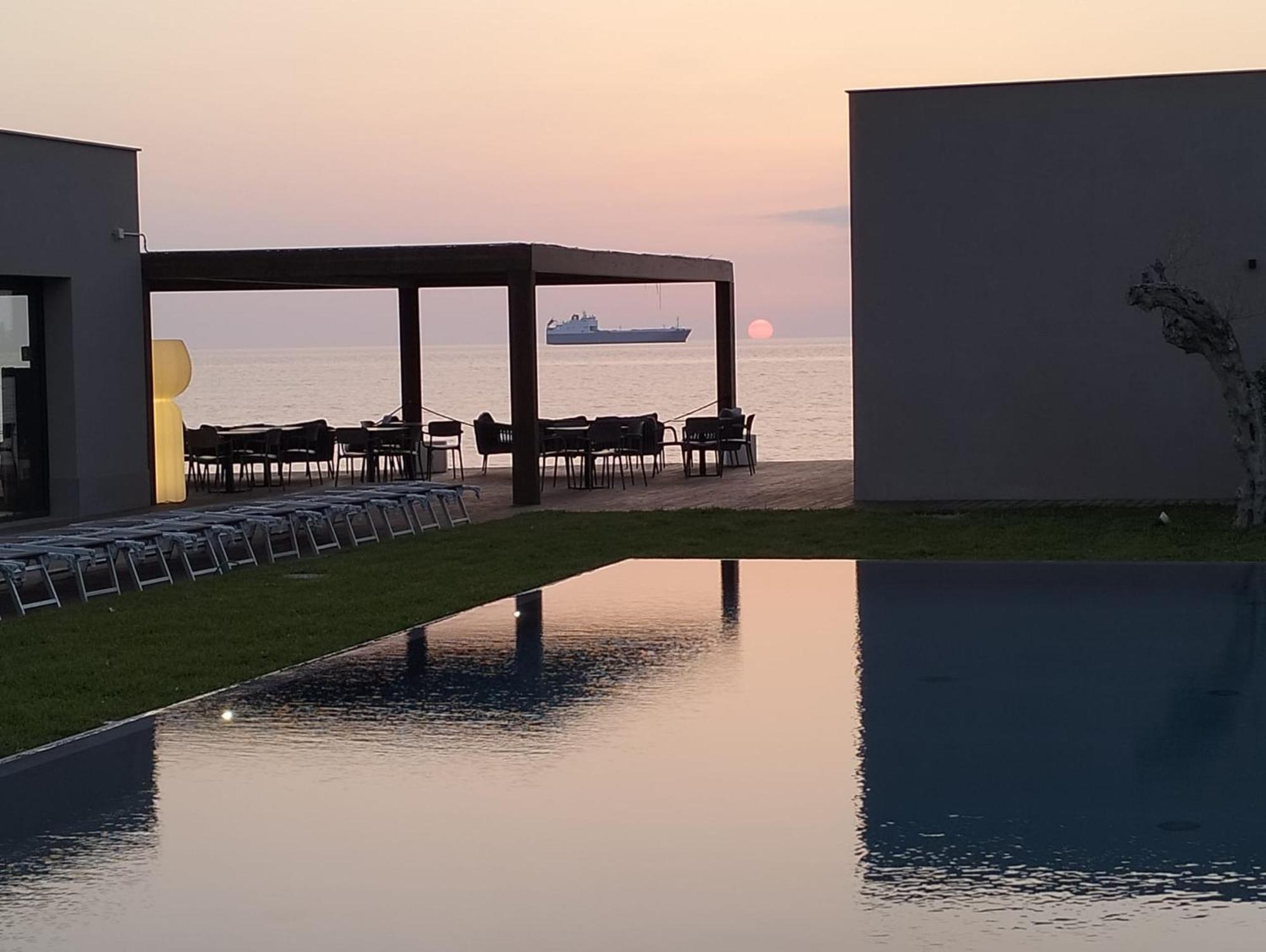 Hotel Punta Tipa تراباني المظهر الخارجي الصورة